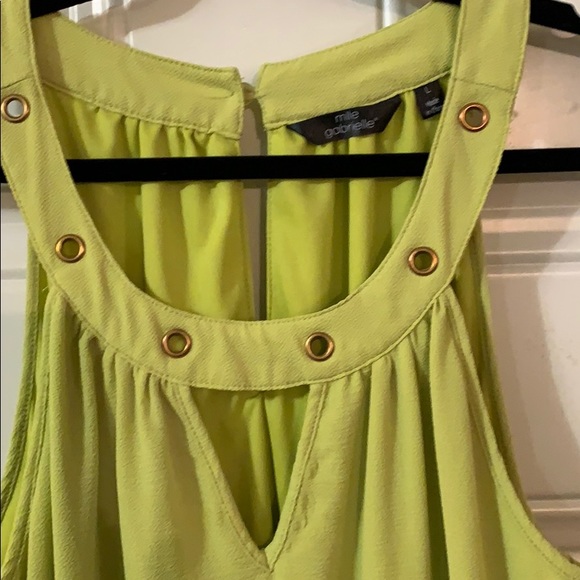 Adorable lime green mini - Picture 2 of 4